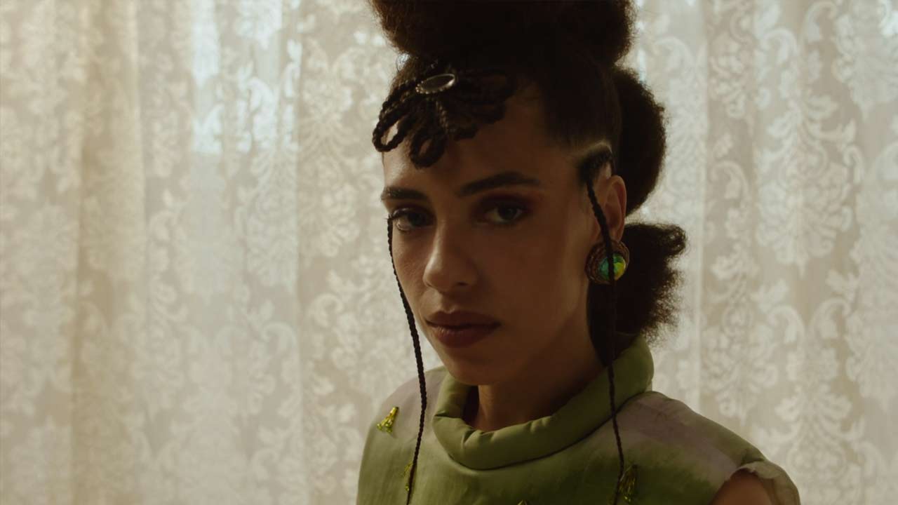 Bruna Black | Continue